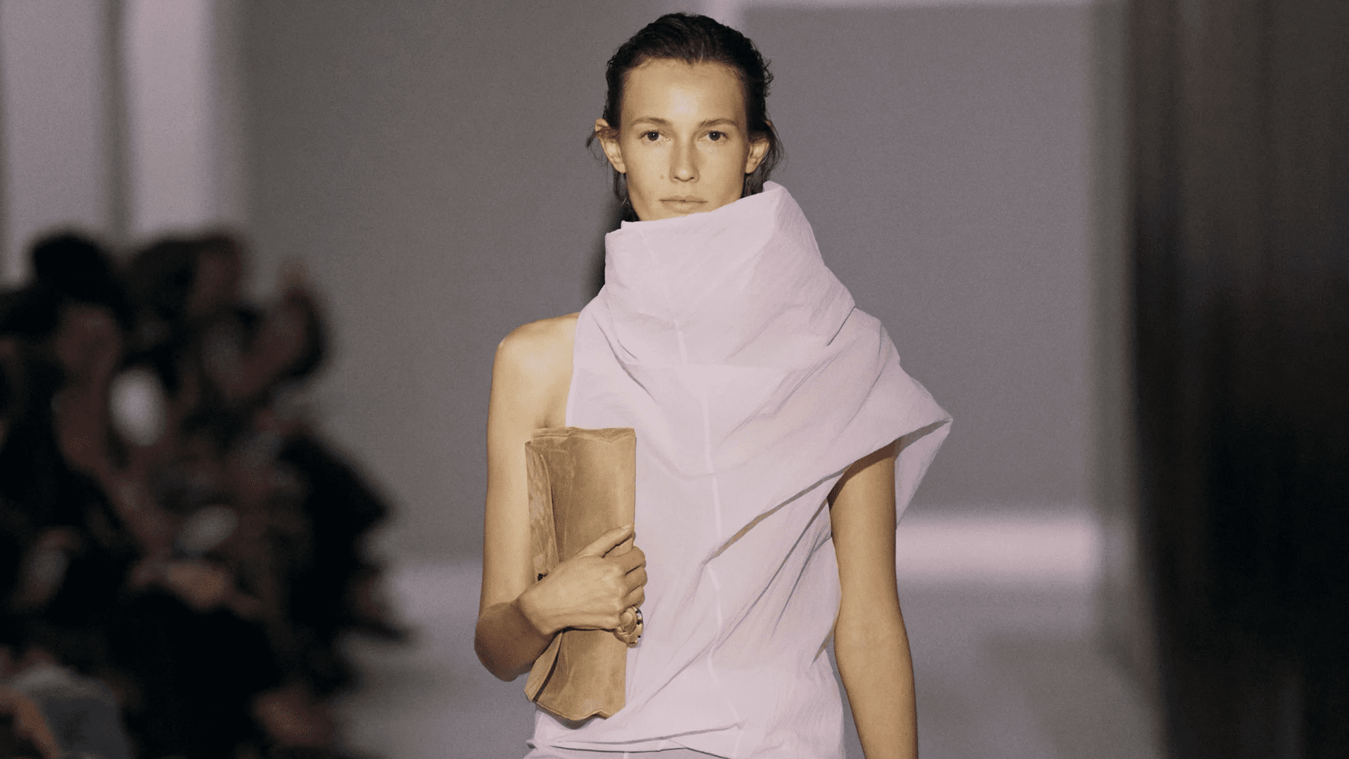 Образцы тканей и цветовые сочетания палитры 'Солнечное тепло'