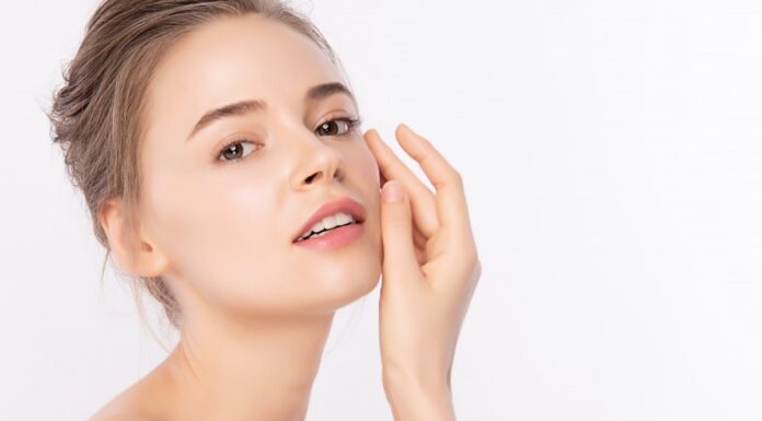 Оксамитова шкіра восени: домашній догляд та салонні процедури